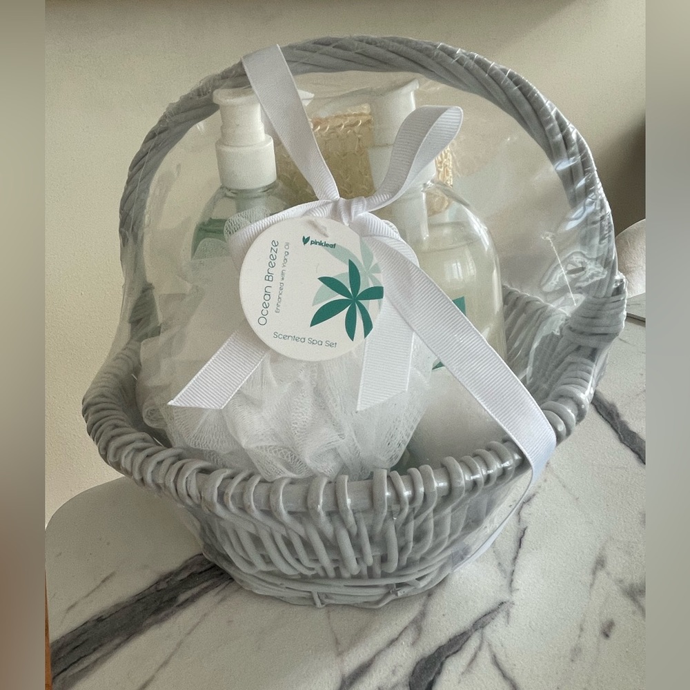 8 piece Ocean breeze Spa basket